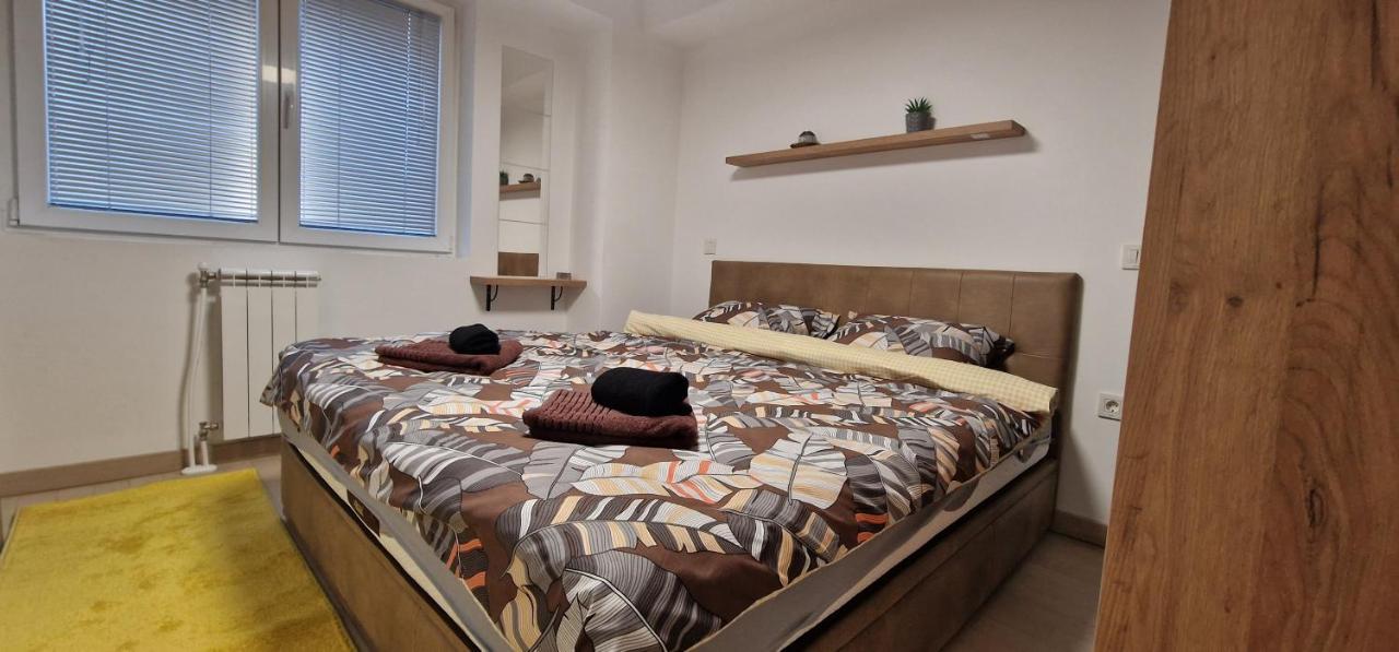 Luxury Yellow & Modern Apartment Skopje Bagian luar foto