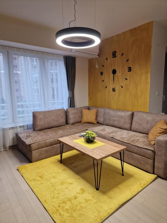 Luxury Yellow & Modern Apartment Skopje Bagian luar foto