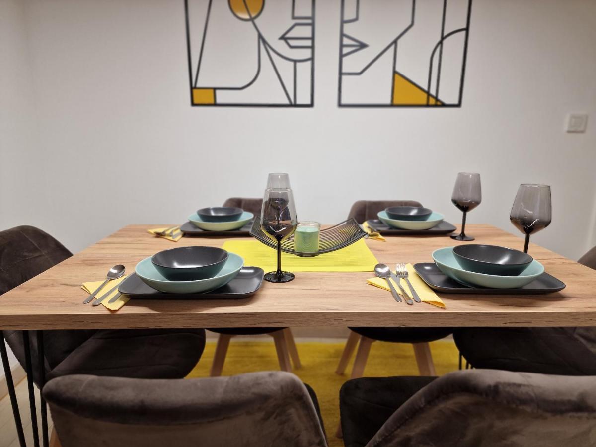 Luxury Yellow & Modern Apartment Skopje Bagian luar foto